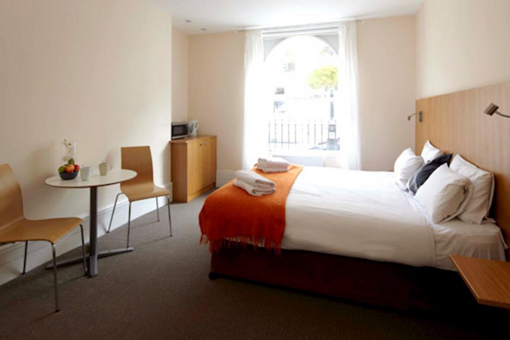 B+B Belgravia, Clean Contemporary, Central London B&B - Further Afield